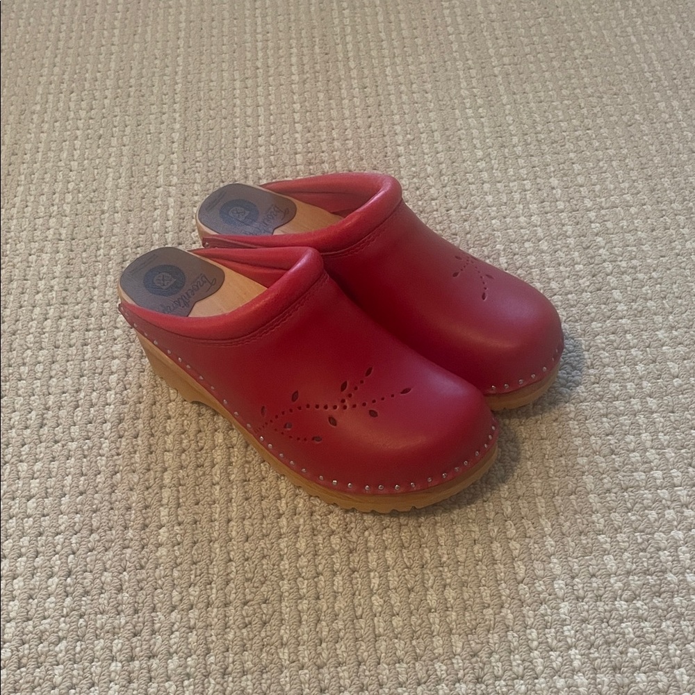 Women's Red Leather Clogs with Swedish Design Detail - Picture 2 of 7